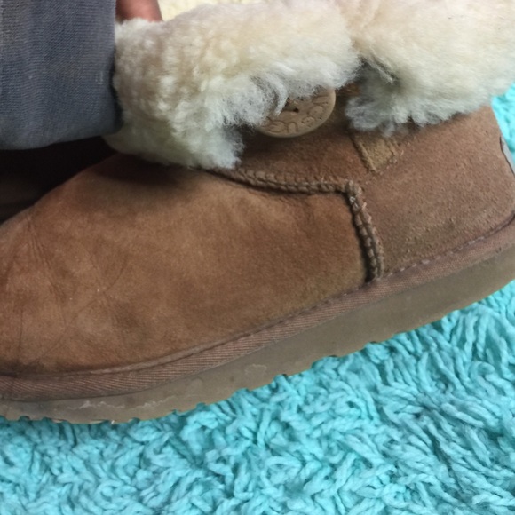Well Loved Bailey Uggs - Picture 4 of 6